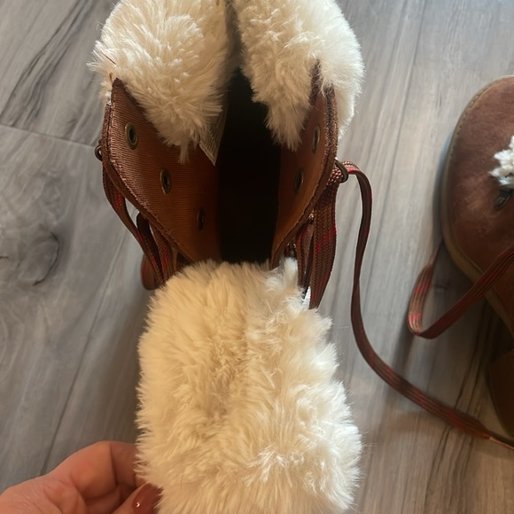 Target faux fur boots size 7 - Picture 13 of 15